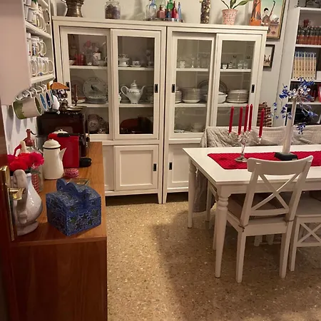 Chica En Vivienda Compartida Con Anfitrion Hombre Apartment
