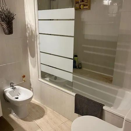 Apartment Chica En Vivienda Compartida Con Anfitrion Hombre *
