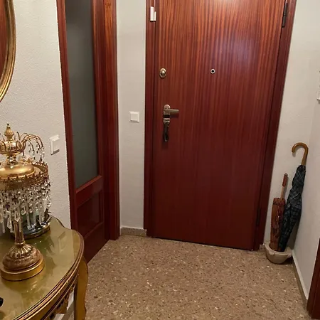 Apartamento Chica En Vivienda Compartida Con Anfitrion Hombre
